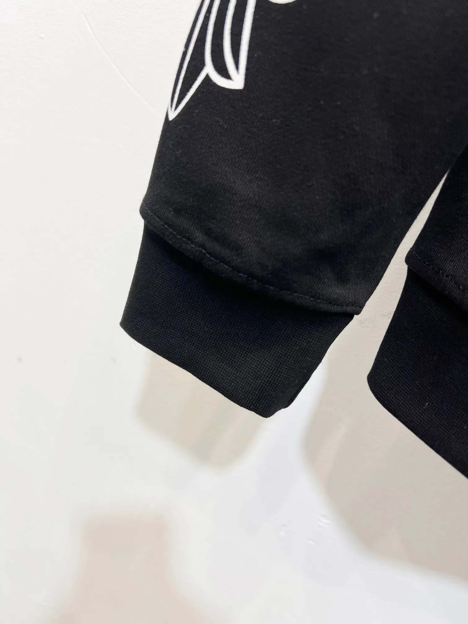 P260 (high quality) Style number: (G001) ChromeHearts 25 early autumn floral arm horseshoe hooded sweatshirt Sanskrit letter rattan flower cross horseshoe hooded sweatshirt The fabric is made of 440g pure cotton terry with matching threads Imported printing Original customization Hardware Color: Black Size: S-XL